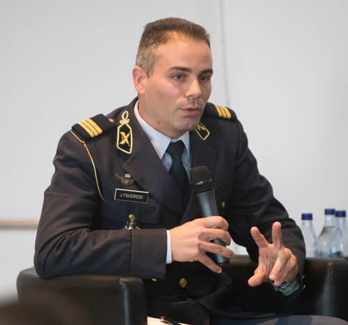 Please fill the source and the alt text